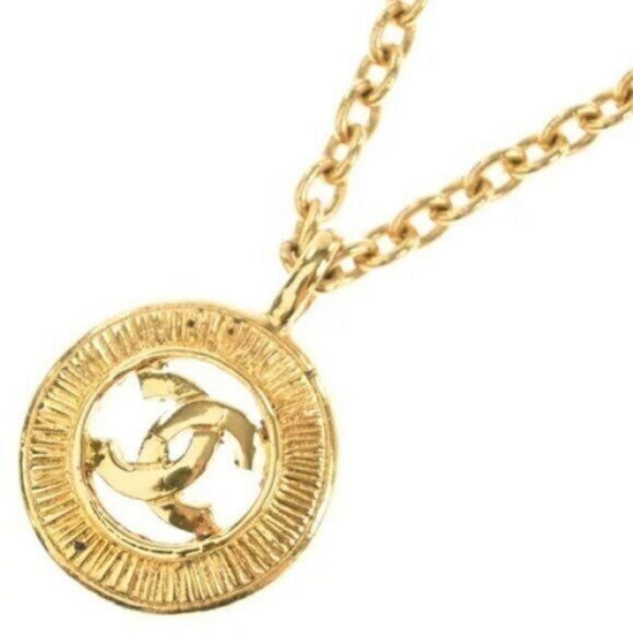 Authentic CHANEL CC Vintage 24K Gold Plated Necklace Chain Medallion Pendant - Picture 2 of 8